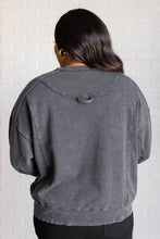 Load image into Gallery viewer, Quick Fix Mineral Wash Crew Neck Pullover in Black